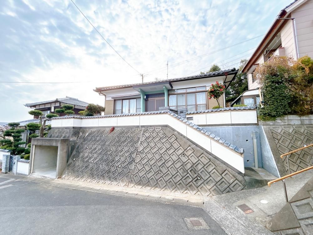 2LDK Single-Story House in Sasebo with Ninety-Nine Islands View - Thumbnail 2