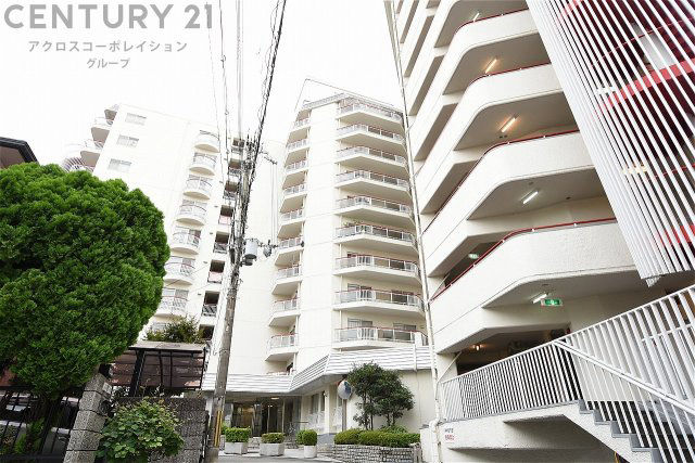 Grand Heights Koyoen 3LDK Apartment in Nishinomiya - Thumbnail 2