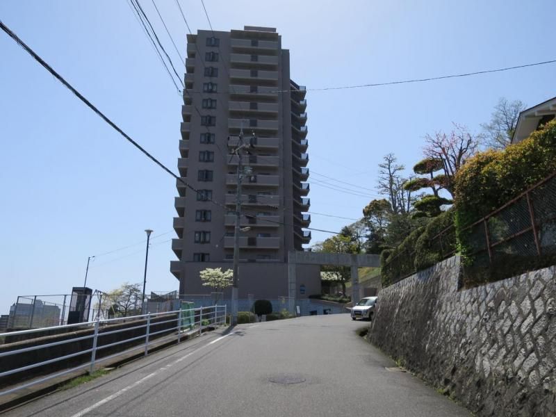 Cosmo Mitaki Honcho 10F 3LDK Renovated Apartment Hiroshima - Thumbnail 2