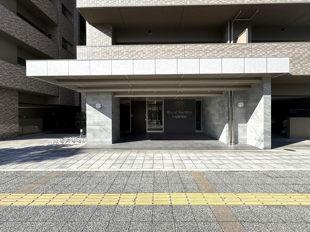Royal Garden Kataharamachi 2LDK Condo for Sale in Takamatsu - Thumbnail 3