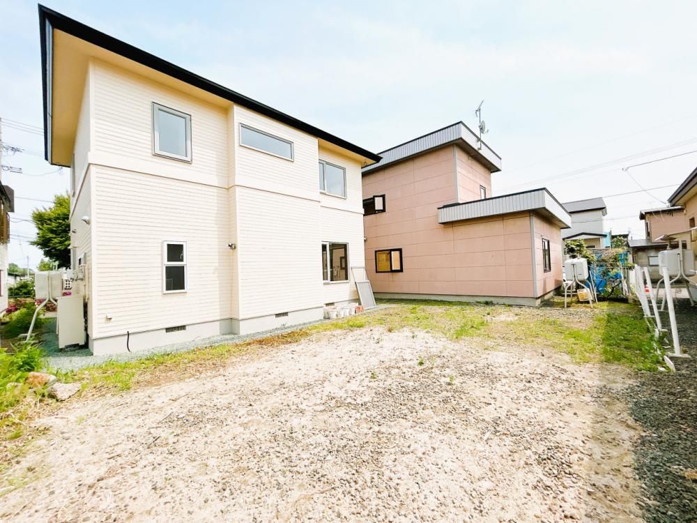 Renovated 4-Bedroom House in Kitami with Modern Amenities - Thumbnail 3