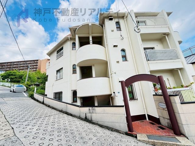 Calche Rokkodai 2LDK Renovated Apartment in Kobe - Thumbnail 2
