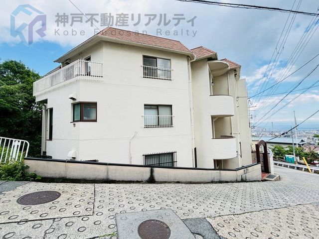 Calche Rokkodai 2LDK Renovated Apartment in Kobe - Thumbnail 4