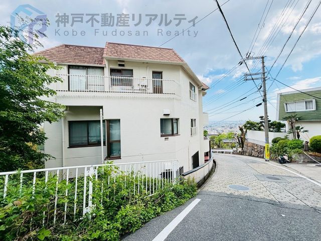 Calche Rokkodai 2LDK Renovated Apartment in Kobe - Thumbnail 3