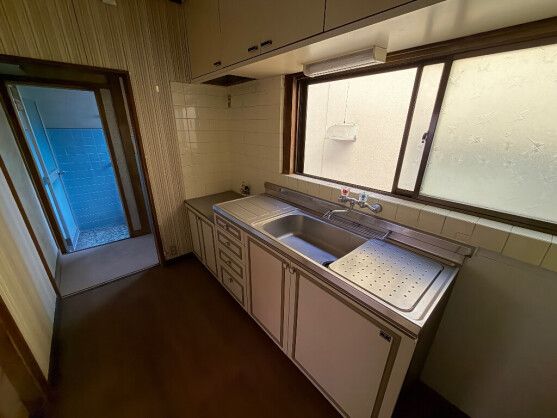 Rental House in Mihara Hiroshima with Versatile Shop Space - Thumbnail 4