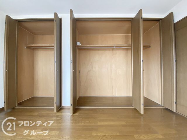 2LDK House for Sale in Neyagawa, Osaka with Built-in Garage - Thumbnail 4