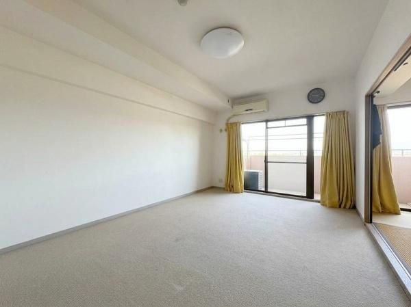 3LDK Apartment for Sale in Yamatotakada, Nara - Thumbnail 2