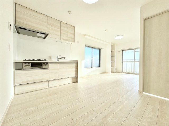 Grace Court Warabi 7F: Renovated 2LDK with 50m² Roof Balcony - Thumbnail 4