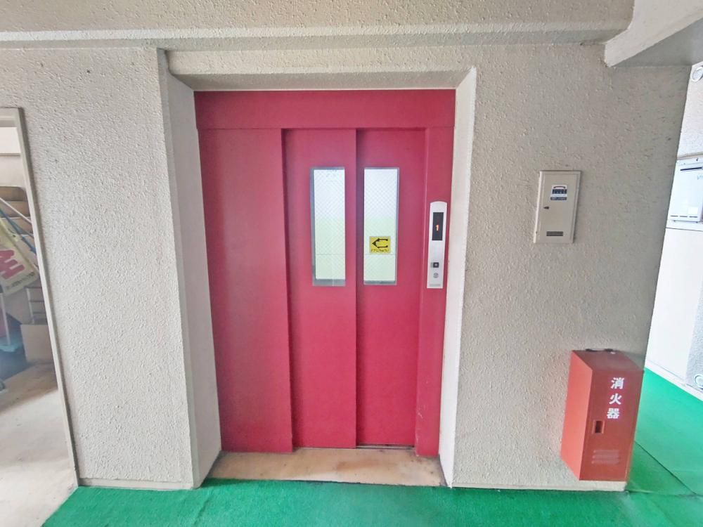 3LDK Apartment in Nagahama with Balcony Views - Thumbnail 4