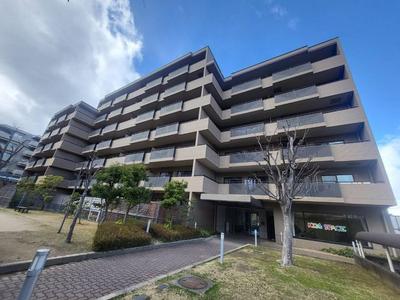 3LDK Apartment in Takarazuka with South-Facing Balcony — Image 1, Takarazuka, Hyogo