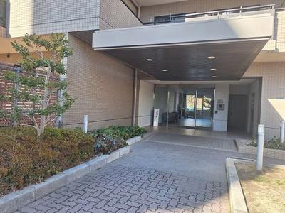 3LDK Apartment in Takarazuka with South-Facing Balcony — Image 2, Takarazuka, Hyogo