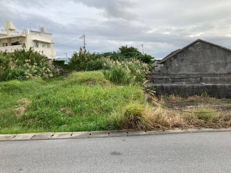 Land for Sale in Yomitan Village Okinawa with Distant Sea Views - Thumbnail 3