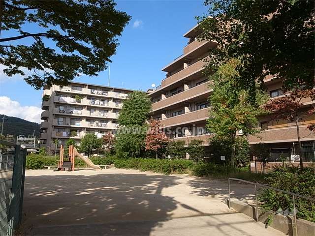 3LDK Apartment in Takarazuka with Balcony - Thumbnail 2