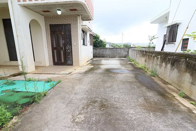 4DK House in Nakagusuku Village with Ocean Proximity - Thumbnail 3