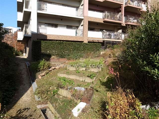 Renovated 4LDK Apartment Near Nissei Chuo Station, Kawanishi - Thumbnail 3