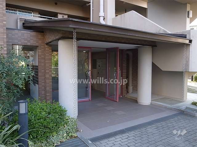 Renovated 4LDK Apartment Near Nissei Chuo Station, Kawanishi - Thumbnail 2