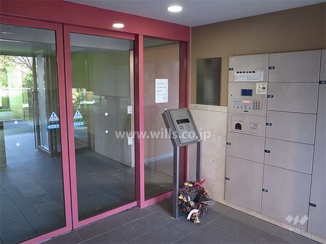 Renovated 4LDK Apartment Near Nissei Chuo Station, Kawanishi - Thumbnail 4