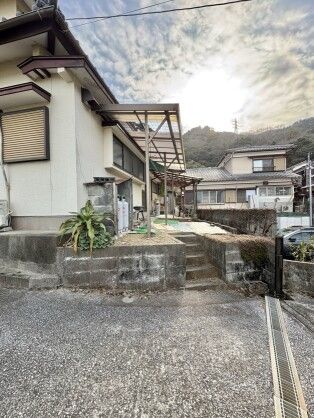 Hilltop 6-Bedroom House with 2020 Renovation in Saiki, Oita - Thumbnail 3