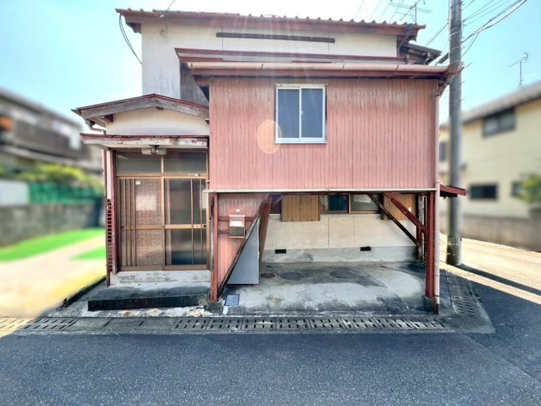 Spacious 4LDK Family House in Setagaya, Tokyo with Balcony - Thumbnail 2