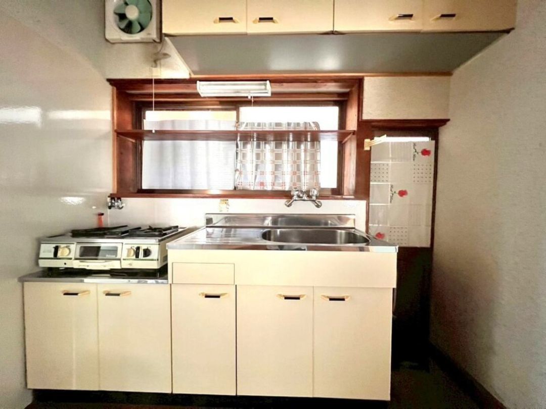 Spacious 4LDK Family House in Setagaya, Tokyo with Balcony - Thumbnail 3