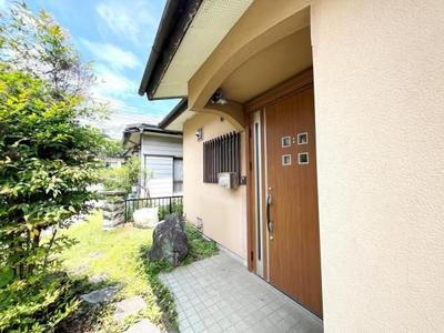 1978 Japanese-Style House in Hadano with Dual-Aspect Windows — Image 2, Hadano, Kanagawa