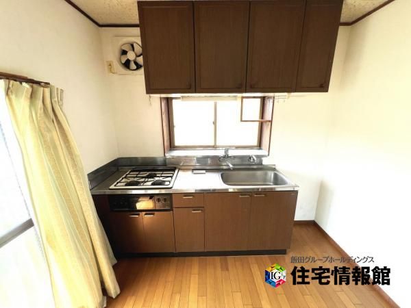 1978 Japanese-Style House in Hadano with Dual-Aspect Windows - Thumbnail 4