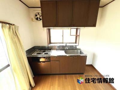 1978 Japanese-Style House in Hadano with Dual-Aspect Windows — Image 3, Hadano, Kanagawa