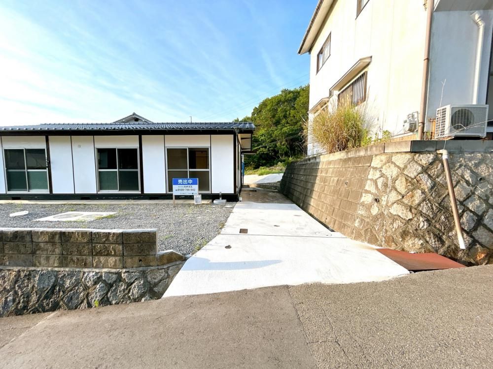 Renovated 2LDK House in Onomichi with Garden and Parking - Thumbnail 2
