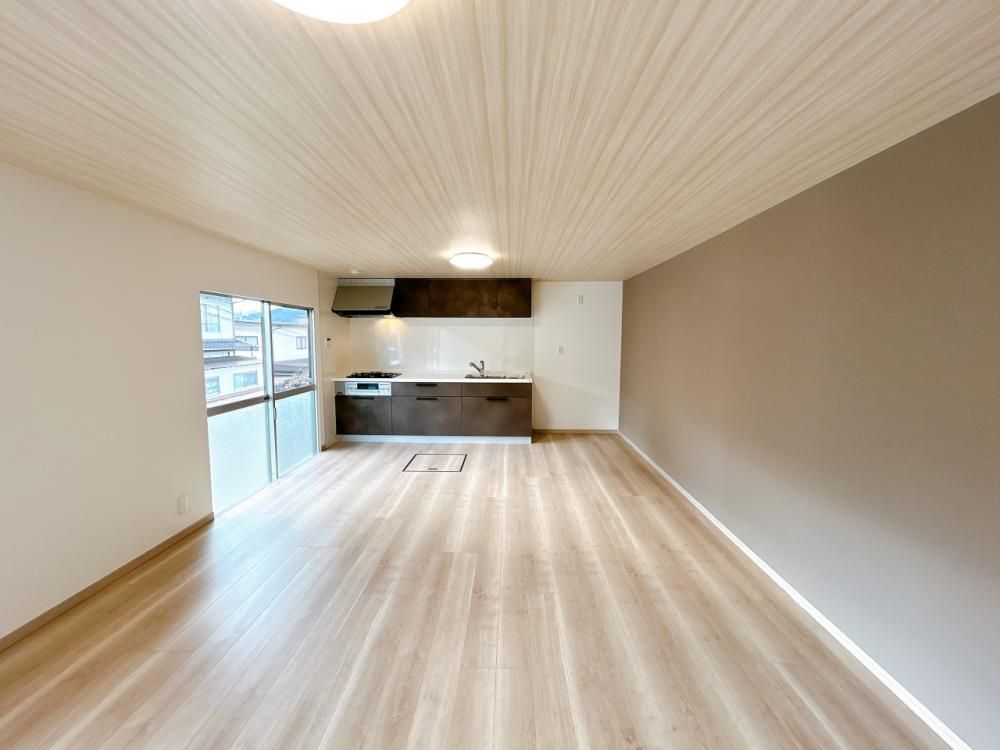 Renovated 2LDK House in Onomichi with Garden and Parking - Thumbnail 4
