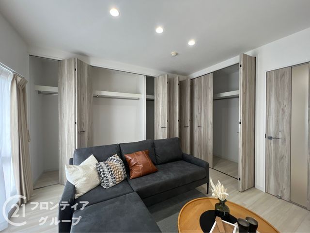 Renovated 3LDK Apartment on 25th Floor in Kobe's Kasaginodai - Thumbnail 4