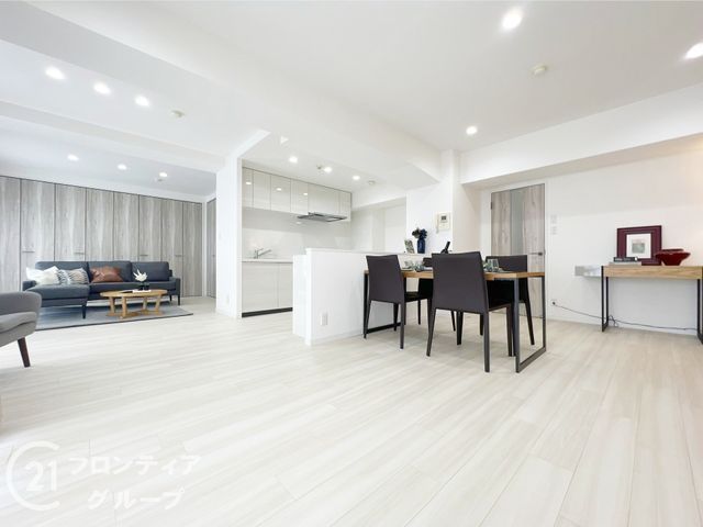 Renovated 3LDK Apartment on 25th Floor in Kobe's Kasaginodai - Thumbnail 3