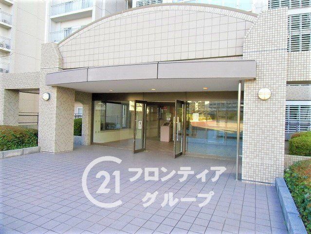 Renovated 3LDK Apartment on 25th Floor in Kobe's Kasaginodai - Thumbnail 2