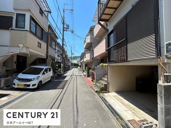 Modern 3LDK House with Solar Panels in Takatsuki, Osaka - Thumbnail 3