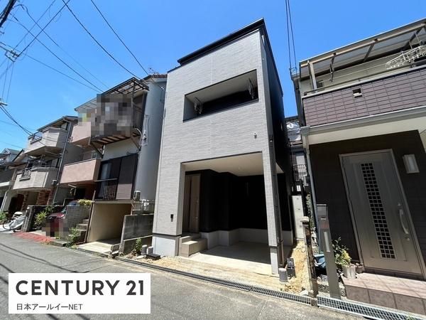 Modern 3LDK House with Solar Panels in Takatsuki, Osaka - Thumbnail 2