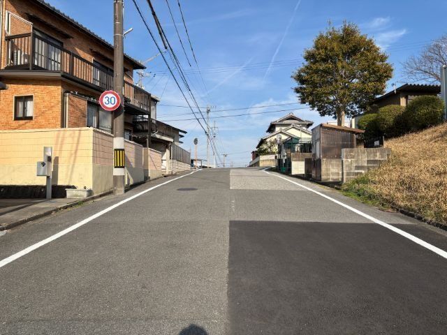 Land for Sale in Yokkaichi, Mie - 99 sqm Plot in Quiet Neighborhood - Thumbnail 2