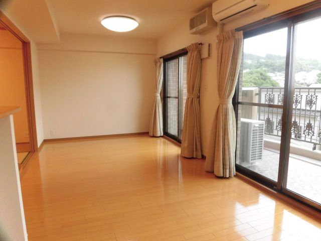 2SLDK Apartment in Kochi City with South-Facing Layout - Thumbnail 3