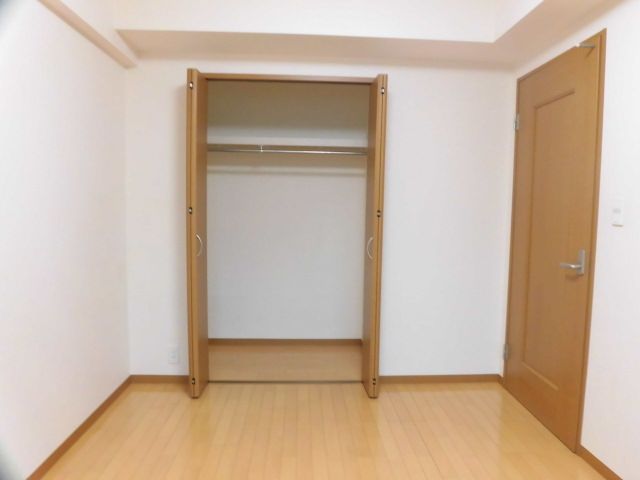 2SLDK Apartment in Kochi City with South-Facing Layout - Thumbnail 4