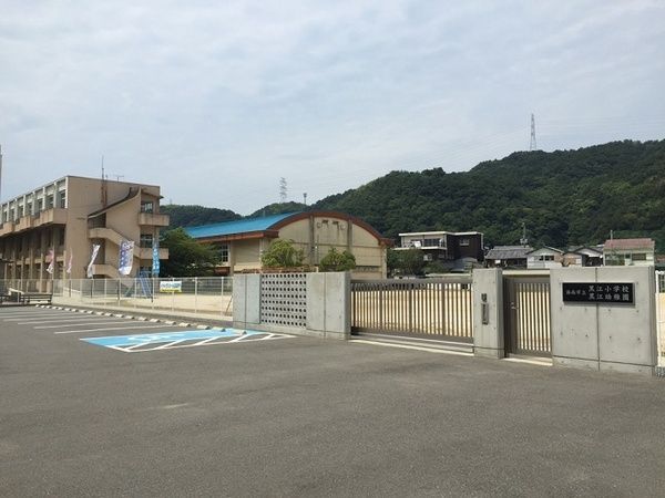 5LDK House for Sale in Kainan City, Wakayama Prefecture - Thumbnail 2