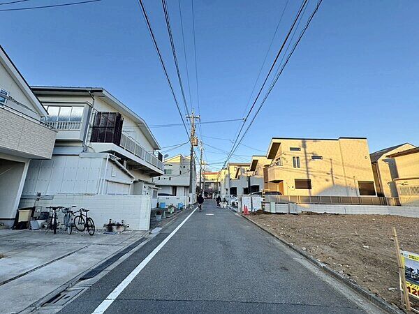Newly Built 1LDK+2S House for Sale in Suginami, Tokyo - Thumbnail 2