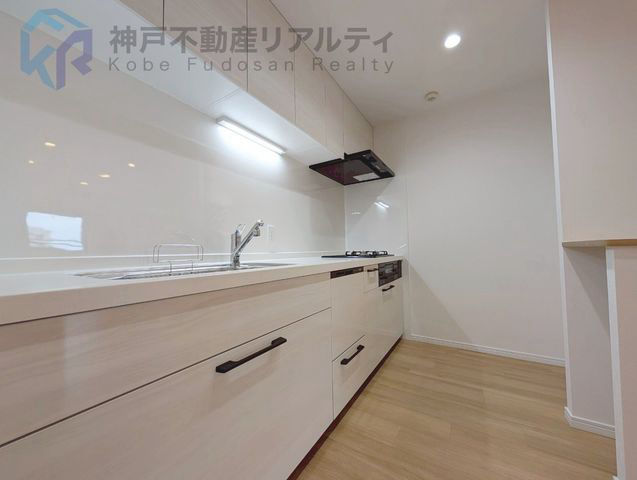 Oceanview 4LDK Apartment in Nishinomiya Marina Park - Thumbnail 3