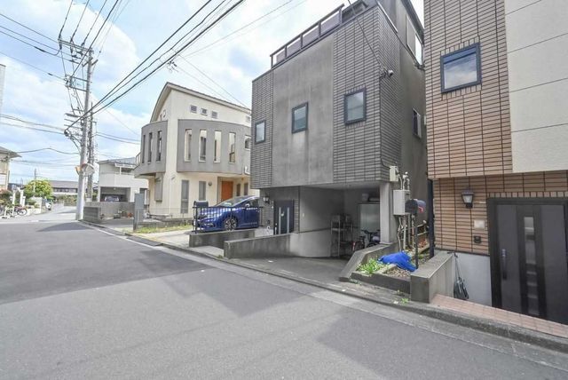 2LDK House for Sale in Nerima-ku, Tokyo - 81.75 sqm - Thumbnail 2