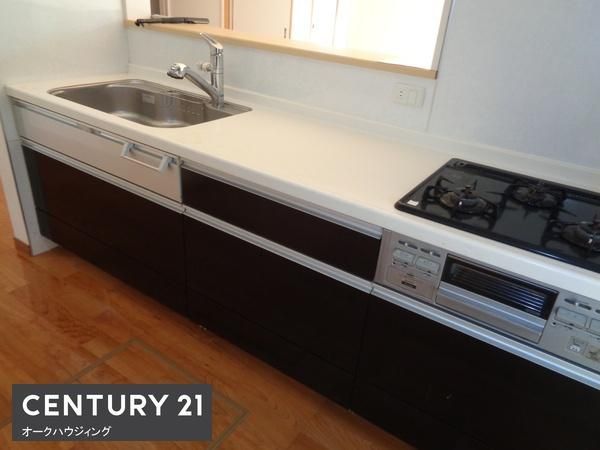 4LDK Detached House for Sale in Fushimi, Kyoto with Solar Panels - Thumbnail 2