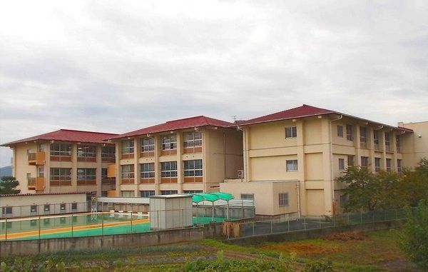 6LDK House in Iwade City, Wakayama Prefecture - Thumbnail 3