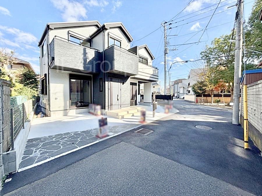 New Detached Homes with Storage in Narashino City, Chiba - Thumbnail 2