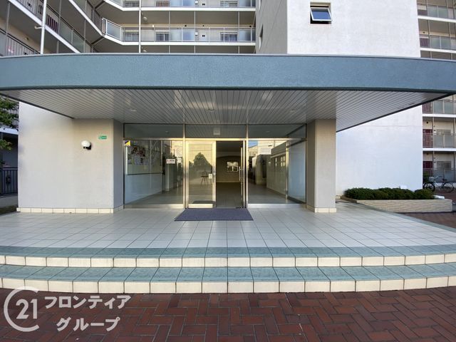 Renovated 3LDK Apartment in Akashi with South-Facing Balcony - Thumbnail 3