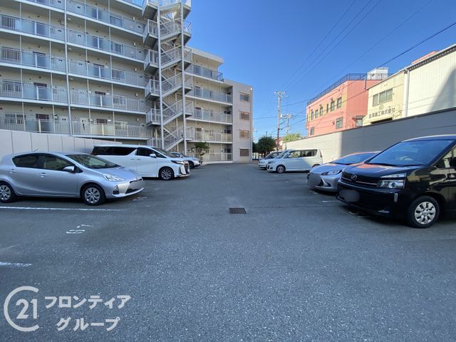 Renovated 3LDK Apartment in Akashi with South-Facing Balcony - Thumbnail 2