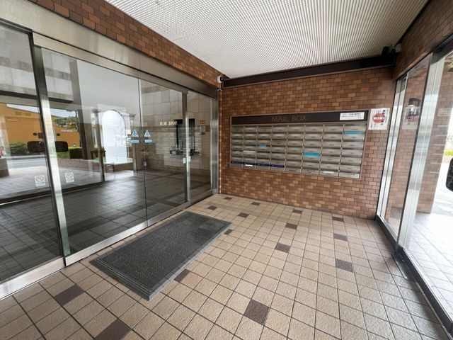 Lions Mansion Uchimaru 2DK Apartment in Hachinohe - Thumbnail 3