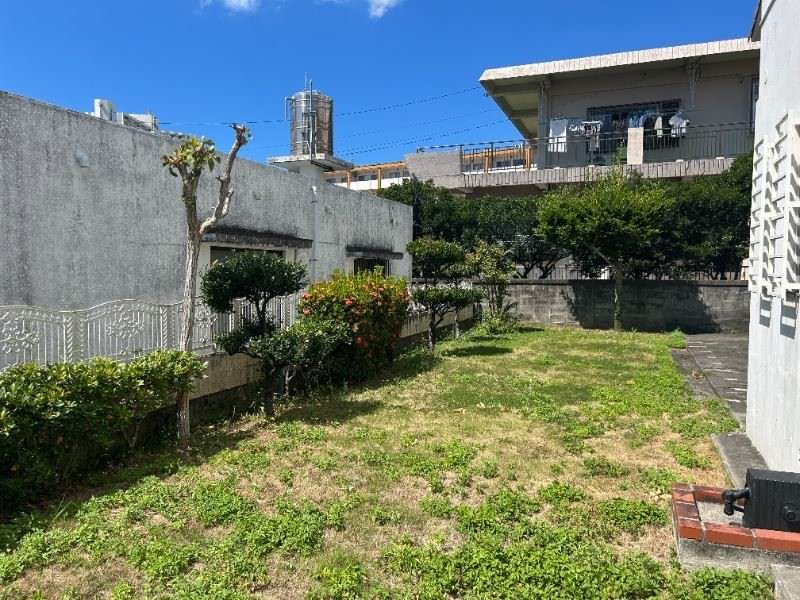 Spanish-Style 4LDK Villa with Atrium in Okinawa City - Image 11