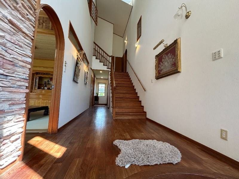 Spanish-Style 4LDK Villa with Atrium in Okinawa City - Image 22
