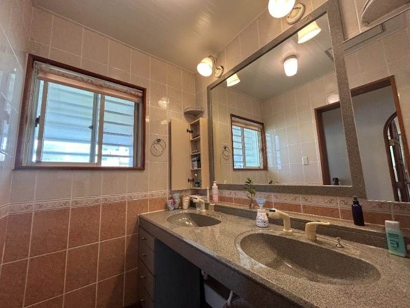 Spanish-Style 4LDK Villa with Atrium in Okinawa City - Image 22